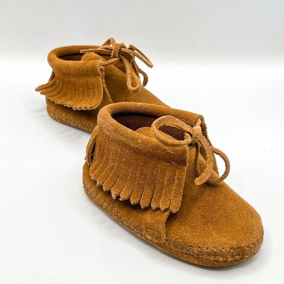 Minnetonka Fringe Soft-sole Boot, Size 4 - Picture 3 of 5